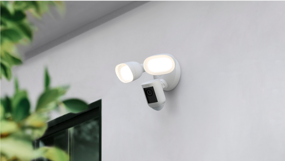 Bescherm je buitenruimte met de Floodlight Cam Wired Pro.