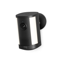 Zwarte Ring Spotlight Camera Plus op batterij met verstelbare montagebeugel op neutrale achtergrond