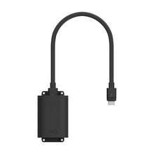Zwarte PoE+ naar USB-C Indoor Adapter met U-vormige kabel en USB-C connector op witte achtergrond